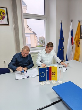 Podpis_pogodbe_Pelcl