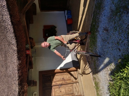 S kolesom na sestanek na Simoničevo domačijo